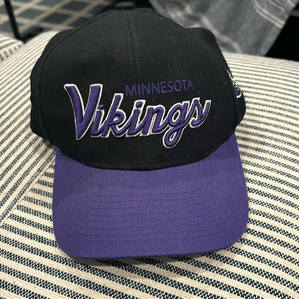 Minnesota Vikings black Mitchell and ness curved SnapBack
